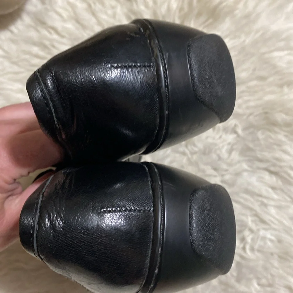Aravon by New‎ Balance size 8 Kiley Floral Cut Out Black Leather Loafer